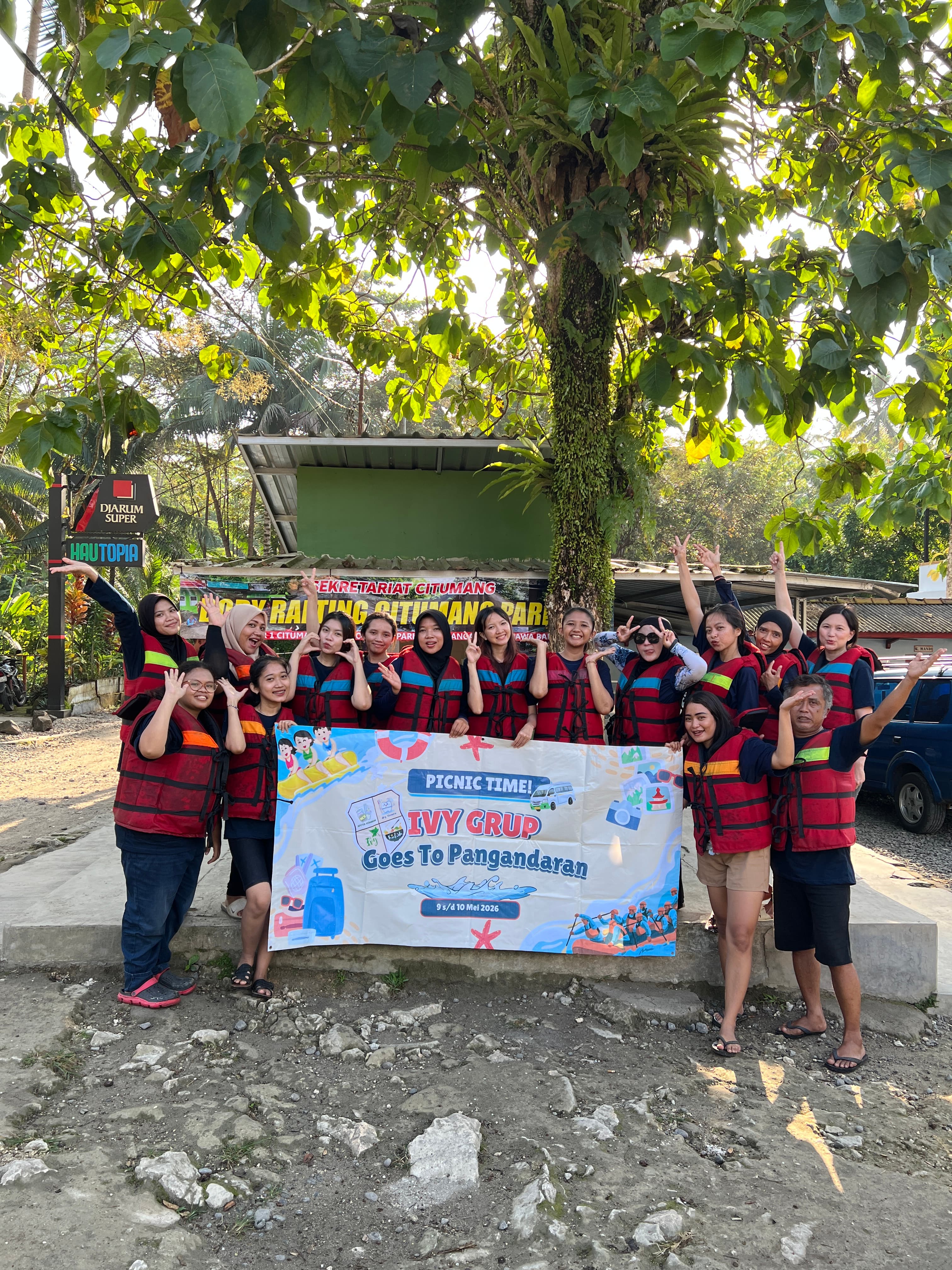 IVY Group Goes to Pangandaran: Mempererat Sinergi Melalui Gathering Tahunan